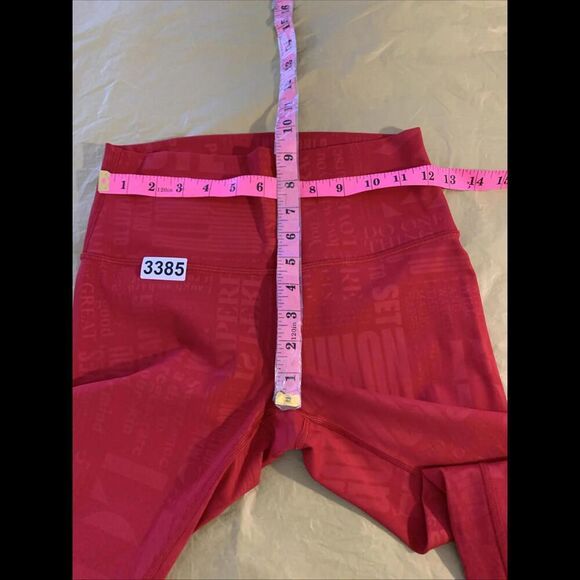 LULULEMON Wunder Under Leggings Red MANIFESTO EMBOSSED Sz 6 Or Small - Picture 6 of 7